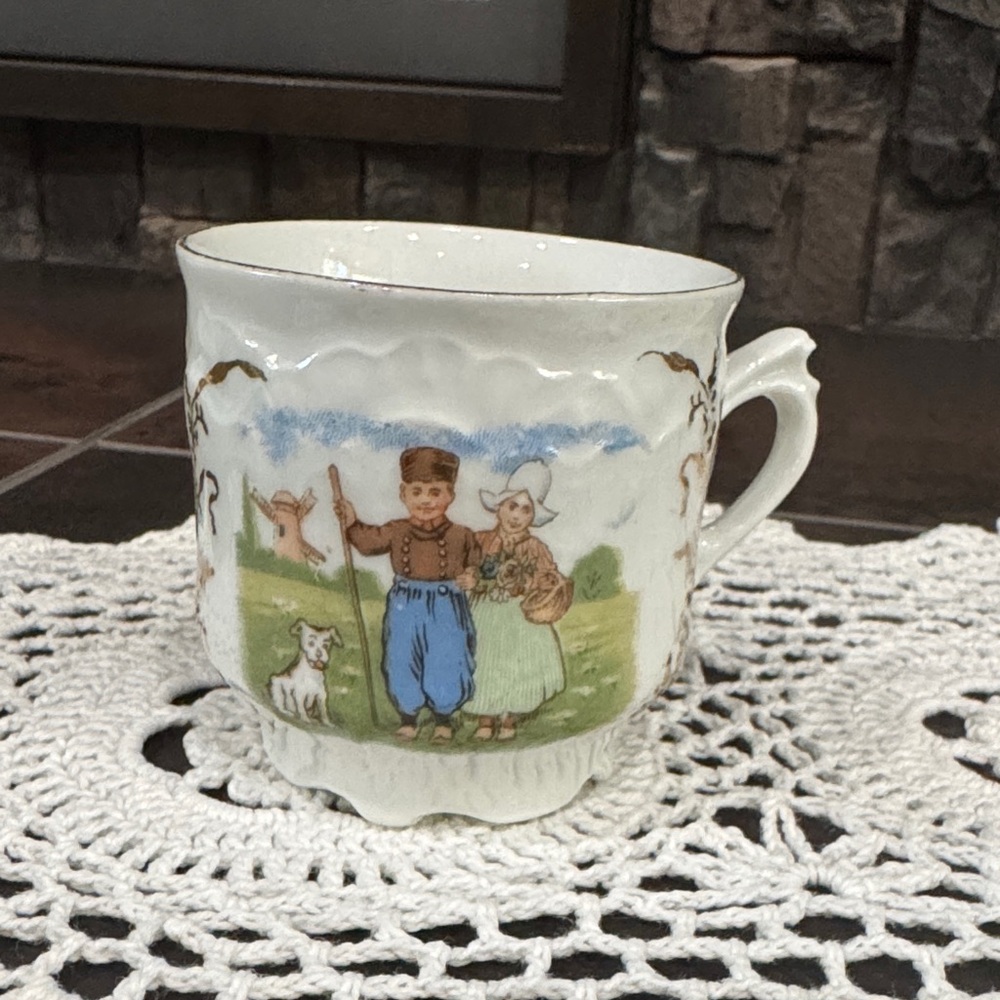 Vintage gold accents unique handle Mug